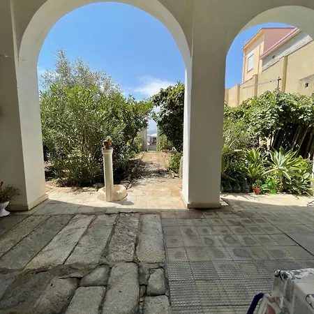 A Piedi Scalzi Sullo Stretto 2 *