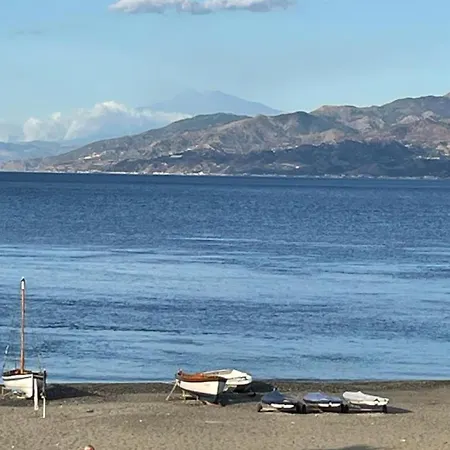 A Piedi Scalzi Sullo Stretto 2 Ferienhaus Reggio Calabria