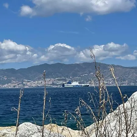 A Piedi Scalzi Sullo Stretto 2 Ferienhaus