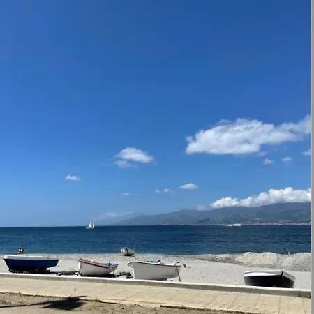 A Piedi Scalzi Sullo Stretto 2 *