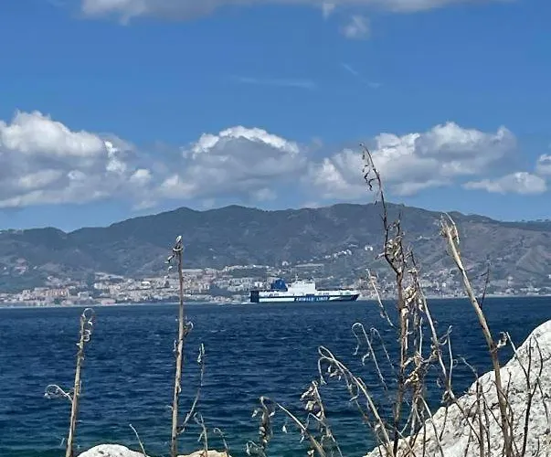 A Piedi Scalzi Sullo Stretto 2 Nyaraló