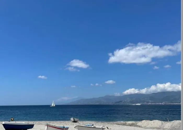 A Piedi Scalzi Sullo Stretto 2 *